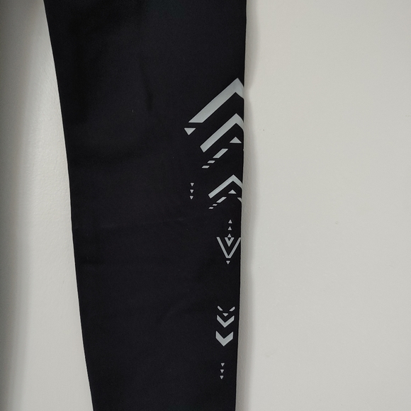 Ivivva Lululemon Leggings Rhythmic Tights Luxtreme Size 6 Black - Picture 9 of 14